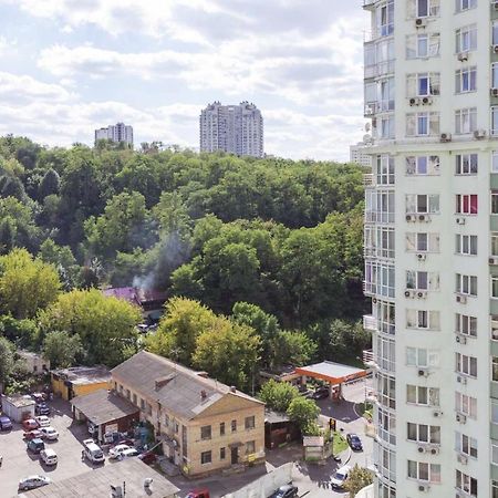 Navit Apartments With Breakfast, Near The Railway Station, The City Center And The Park Kiev Eksteriør billede