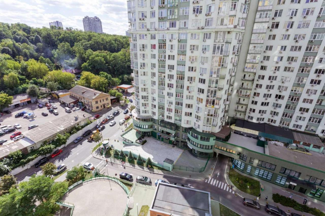 Navit Apartments With Breakfast, Near The Railway Station, The City Center And The Park Kiev Eksteriør billede