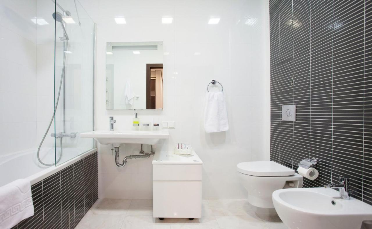 Navit Apartments With Breakfast, Near The Railway Station, The City Center And The Park Kiev Eksteriør billede