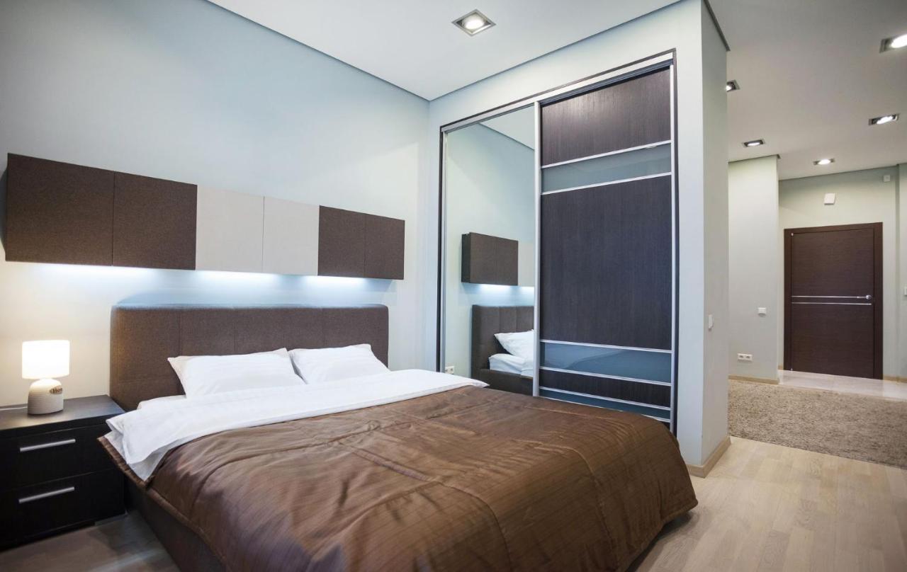 Navit Apartments With Breakfast, Near The Railway Station, The City Center And The Park Kiev Eksteriør billede