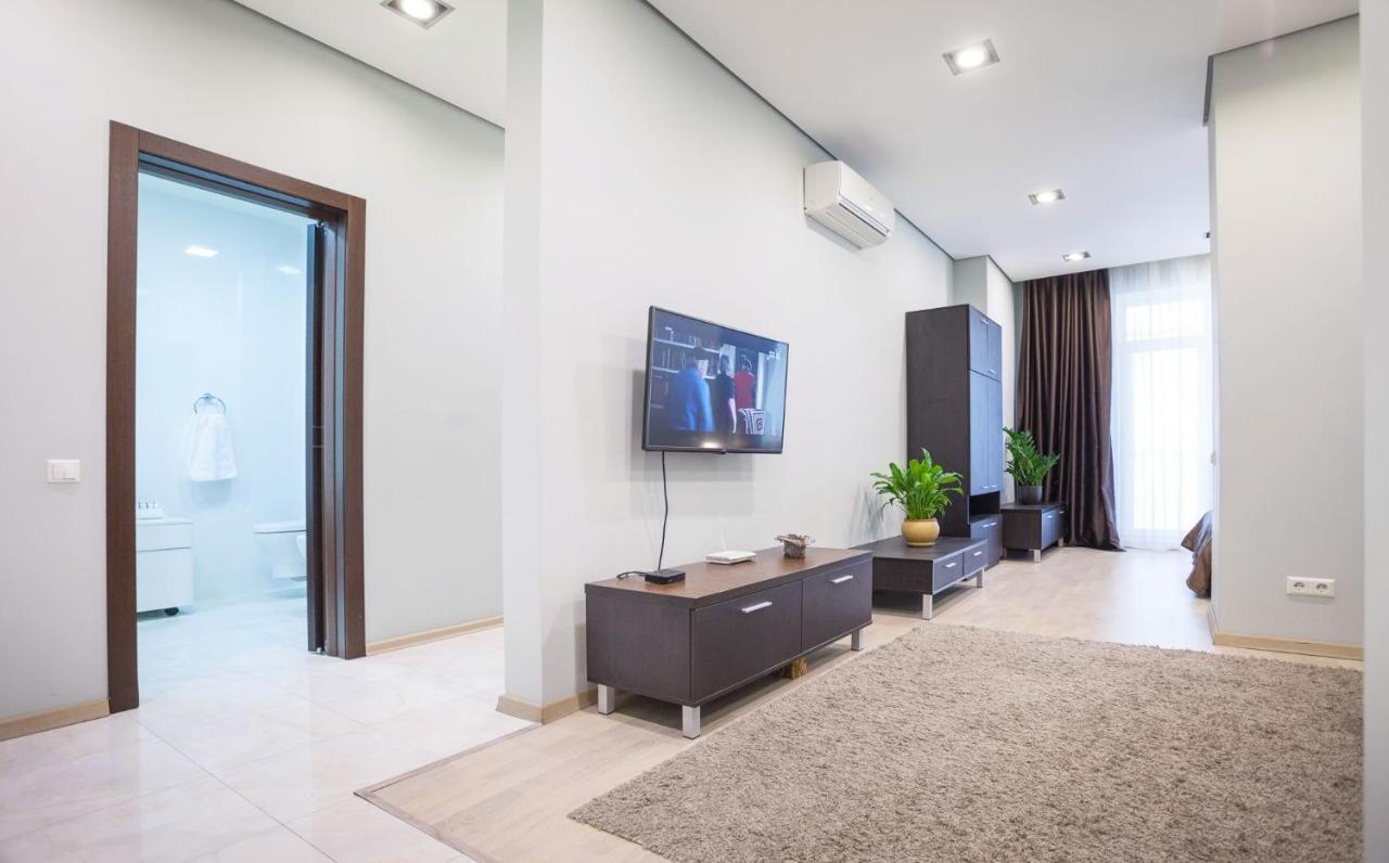 Navit Apartments With Breakfast, Near The Railway Station, The City Center And The Park Kiev Eksteriør billede