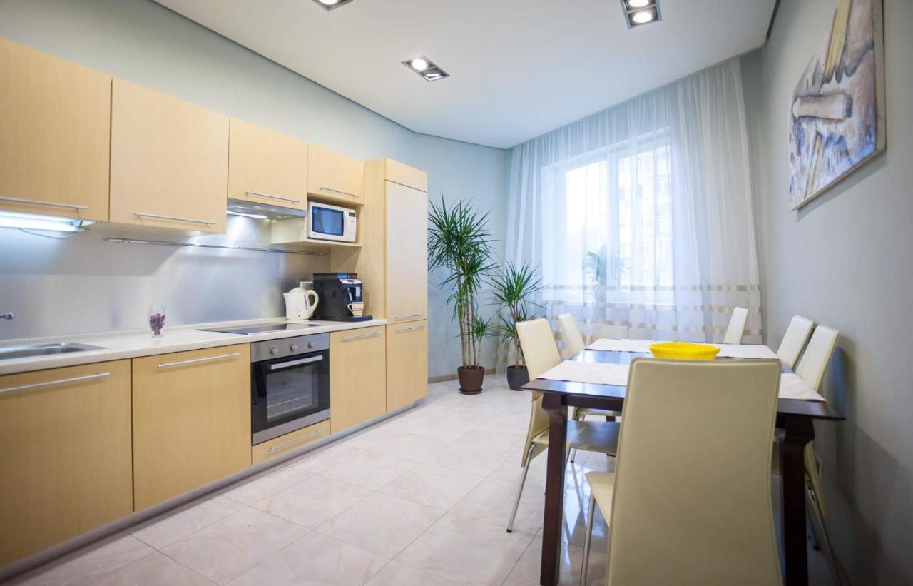Navit Apartments With Breakfast, Near The Railway Station, The City Center And The Park Kiev Eksteriør billede
