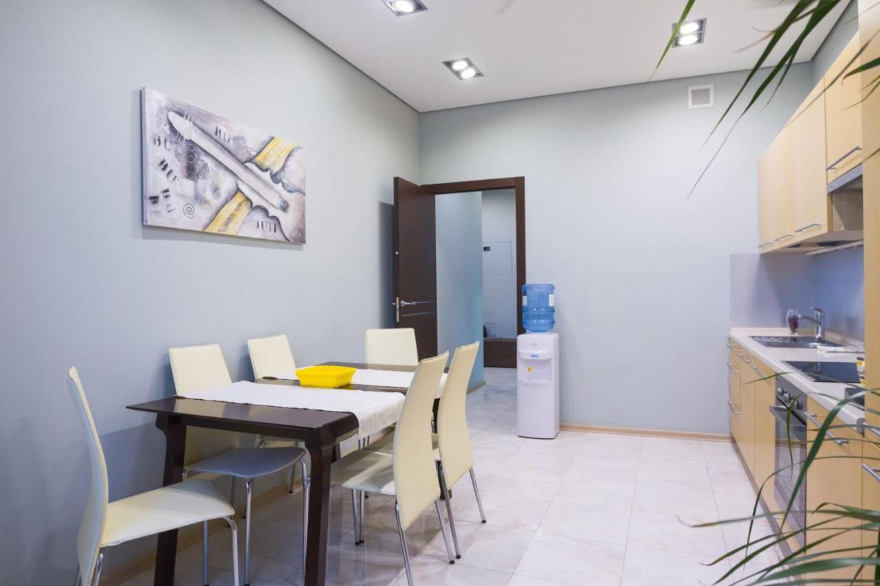 Navit Apartments With Breakfast, Near The Railway Station, The City Center And The Park Kiev Eksteriør billede